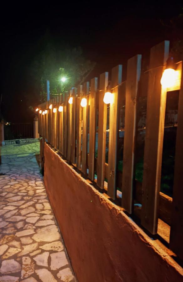Eleni's Traditional House In Agrafi Appartamento *